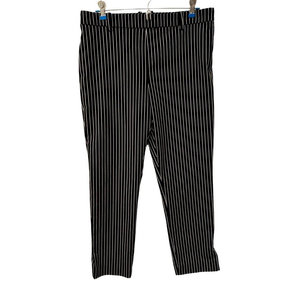 Women’s H&M Black And White Pinstripe Stretchy Chino Pants. Super Cute! Size 12.